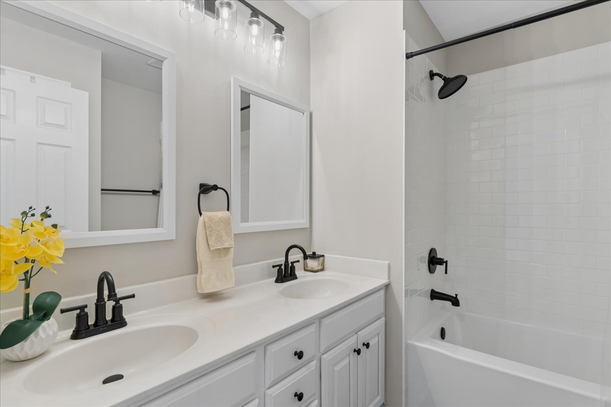 4475 Cornell Avenue, Gurnee, IL 60031