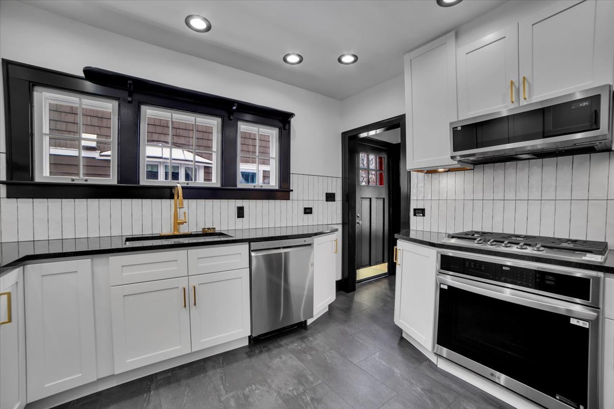 4941 Montgomery Avenue, Downers Grove, IL 60515