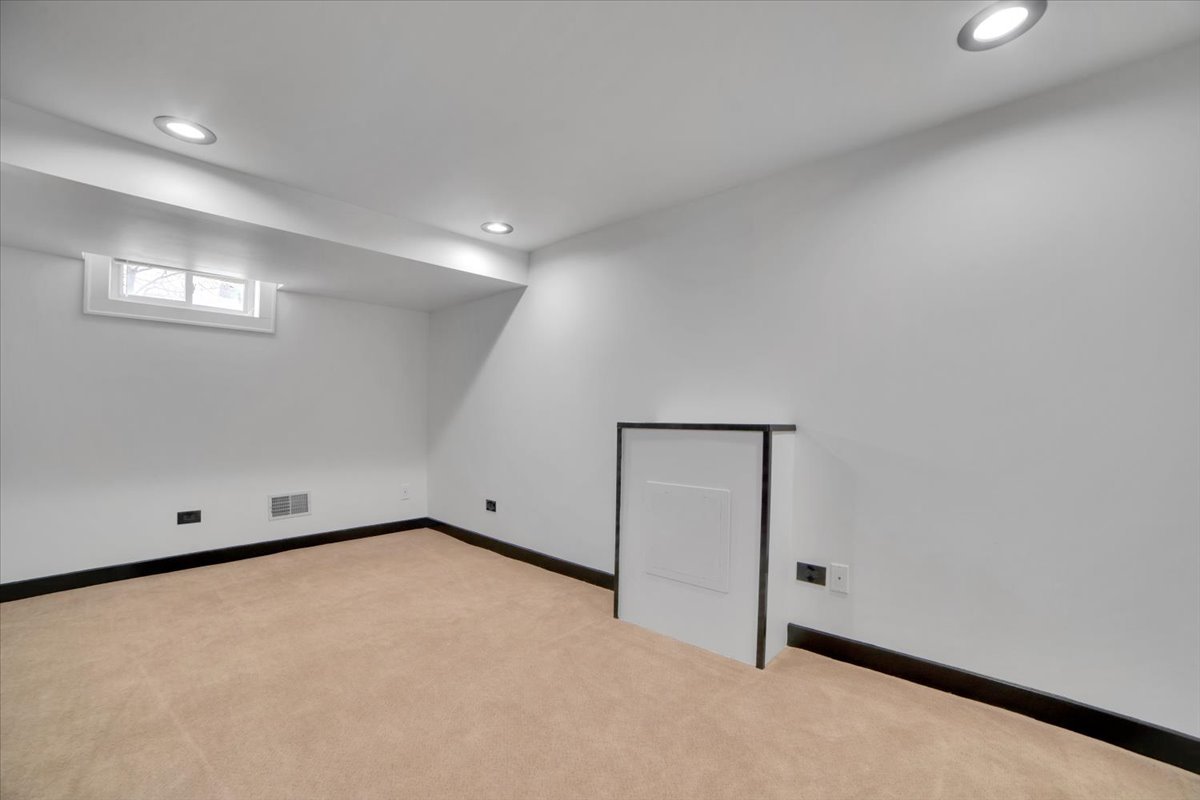 4941 Montgomery Avenue, Downers Grove, IL 60515