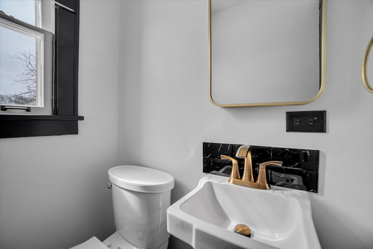 4941 Montgomery Avenue, Downers Grove, IL 60515