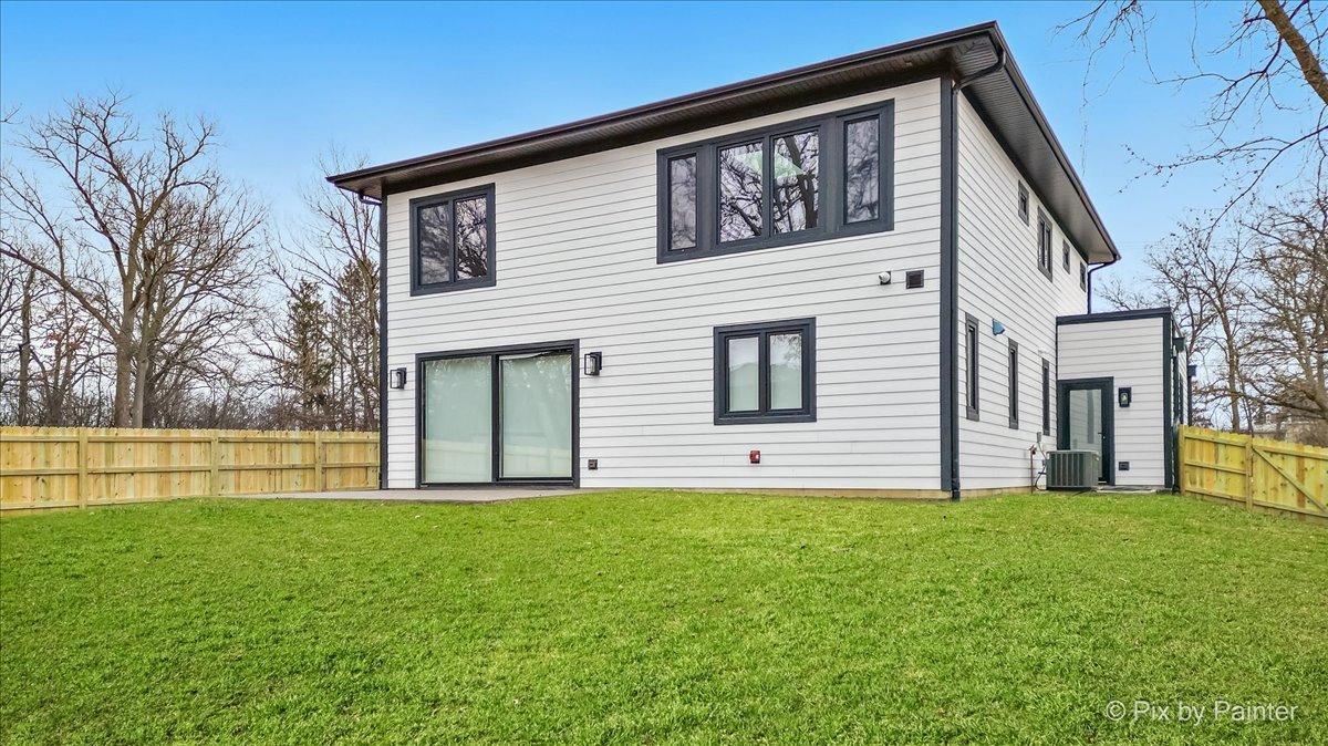 148 Oak Street, Lake Zurich, IL 60047