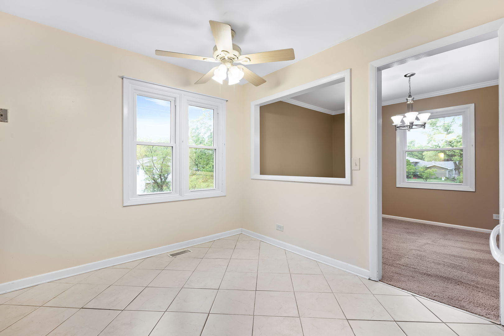 23W063 Blenheim Court, Glen Ellyn, IL 60137