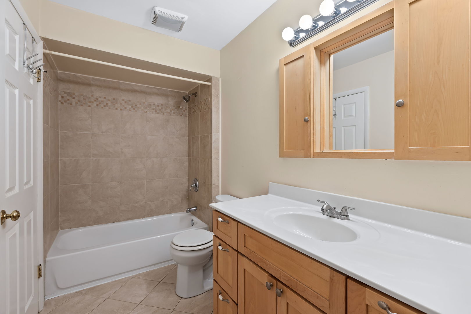 23W063 Blenheim Court, Glen Ellyn, IL 60137