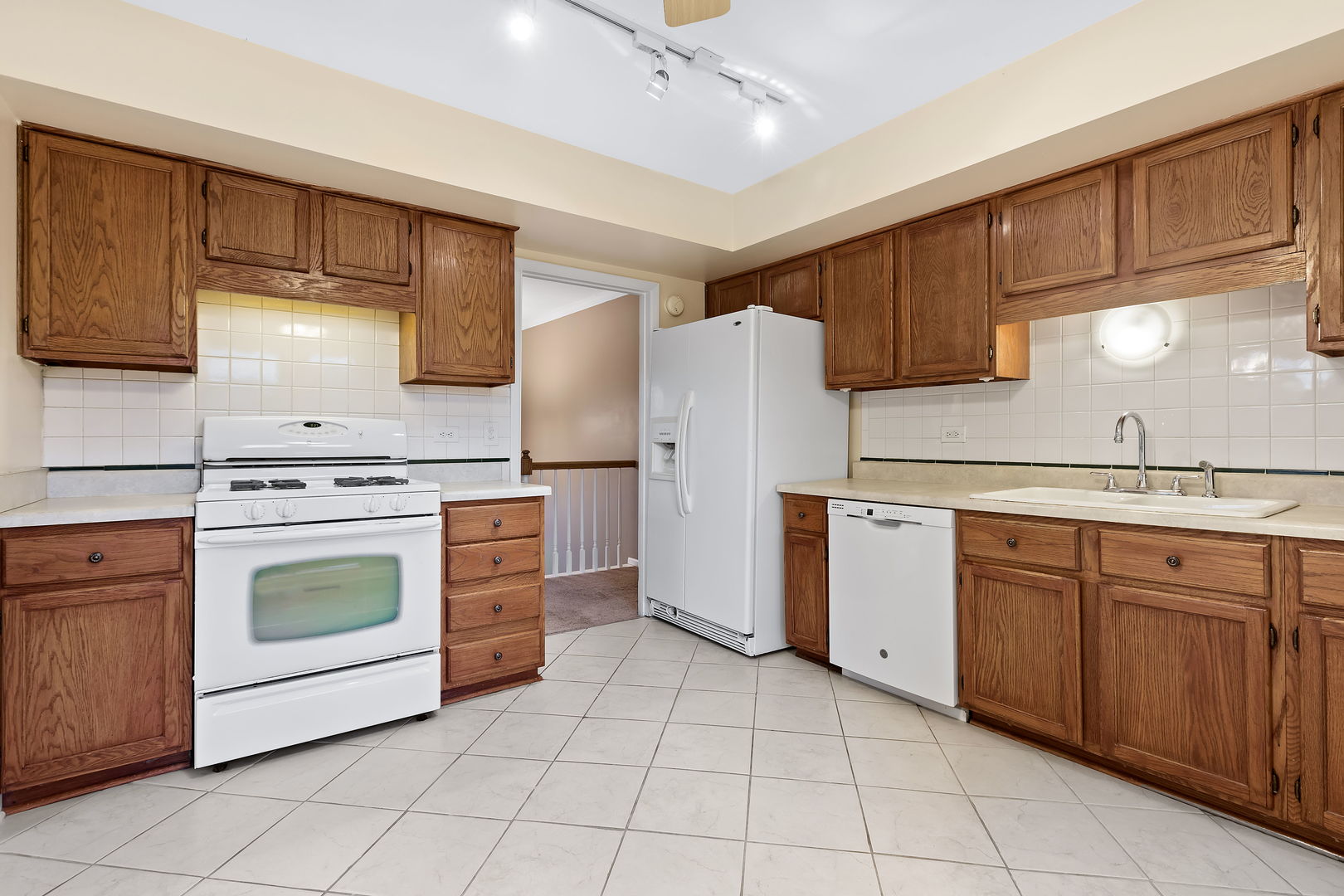 23W063 Blenheim Court, Glen Ellyn, IL 60137