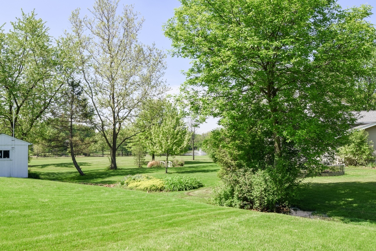 23W063 Blenheim Court, Glen Ellyn, IL 60137