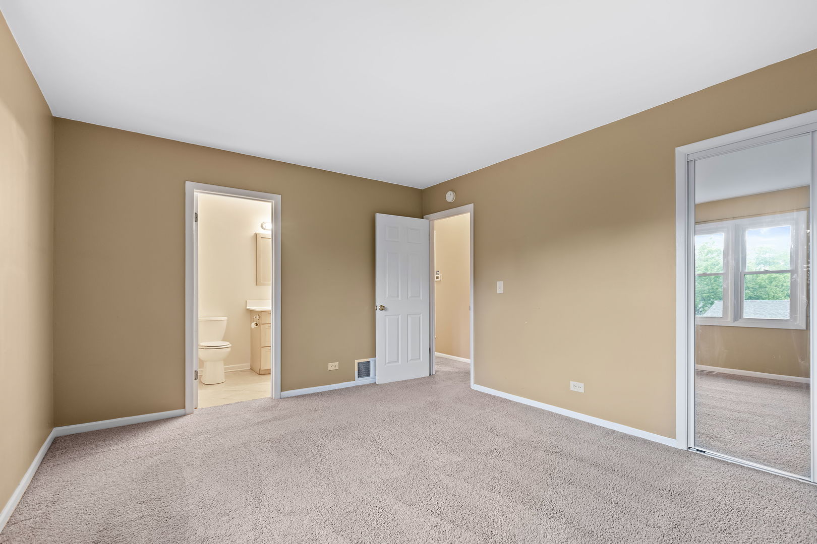 23W063 Blenheim Court, Glen Ellyn, IL 60137