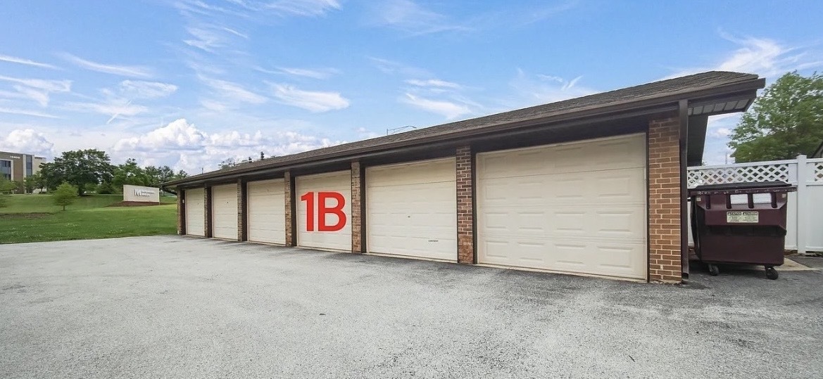 9950 Shady Lane #1B, Orland Park, IL 60462