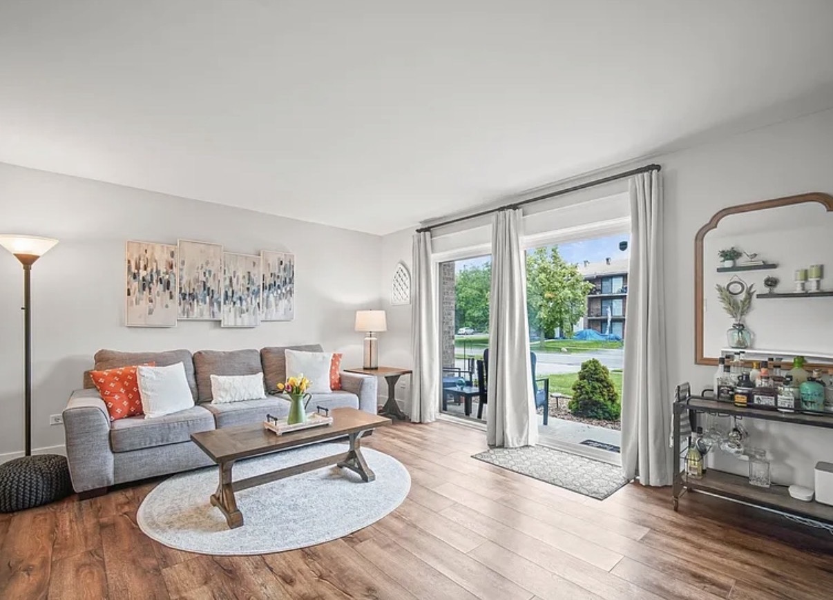 9950 Shady Lane #1B, Orland Park, IL 60462