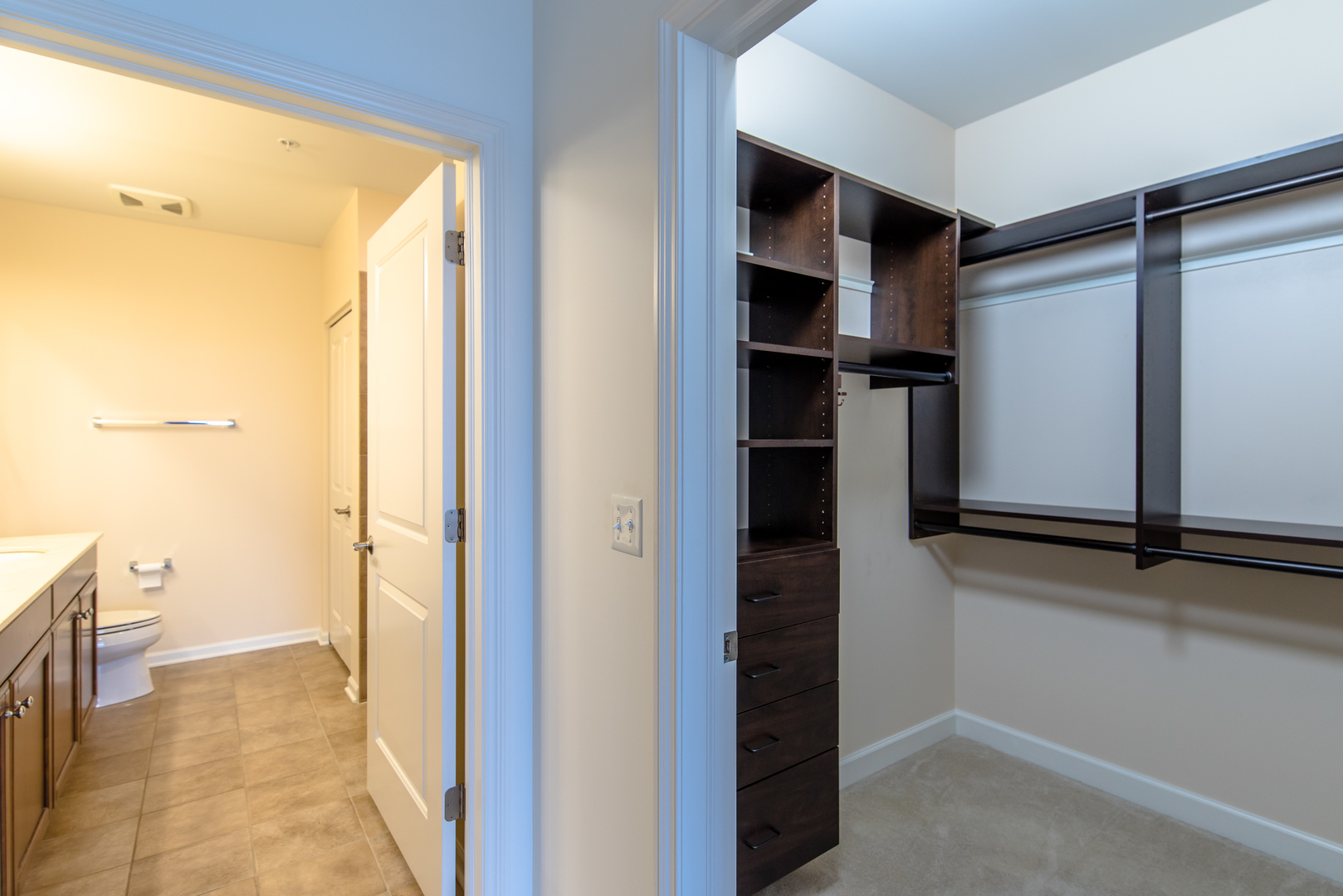 850 Village Center Drive #306, Burr Ridge, IL 60527