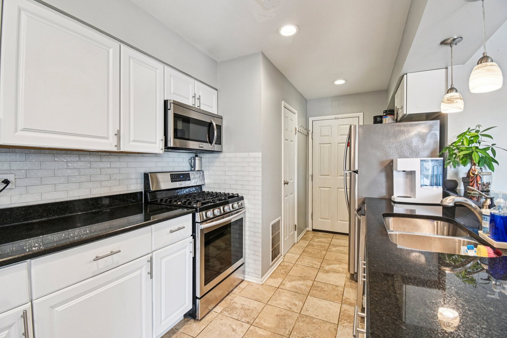 8338 Portsmouth Drive #B, Darien, IL 60561