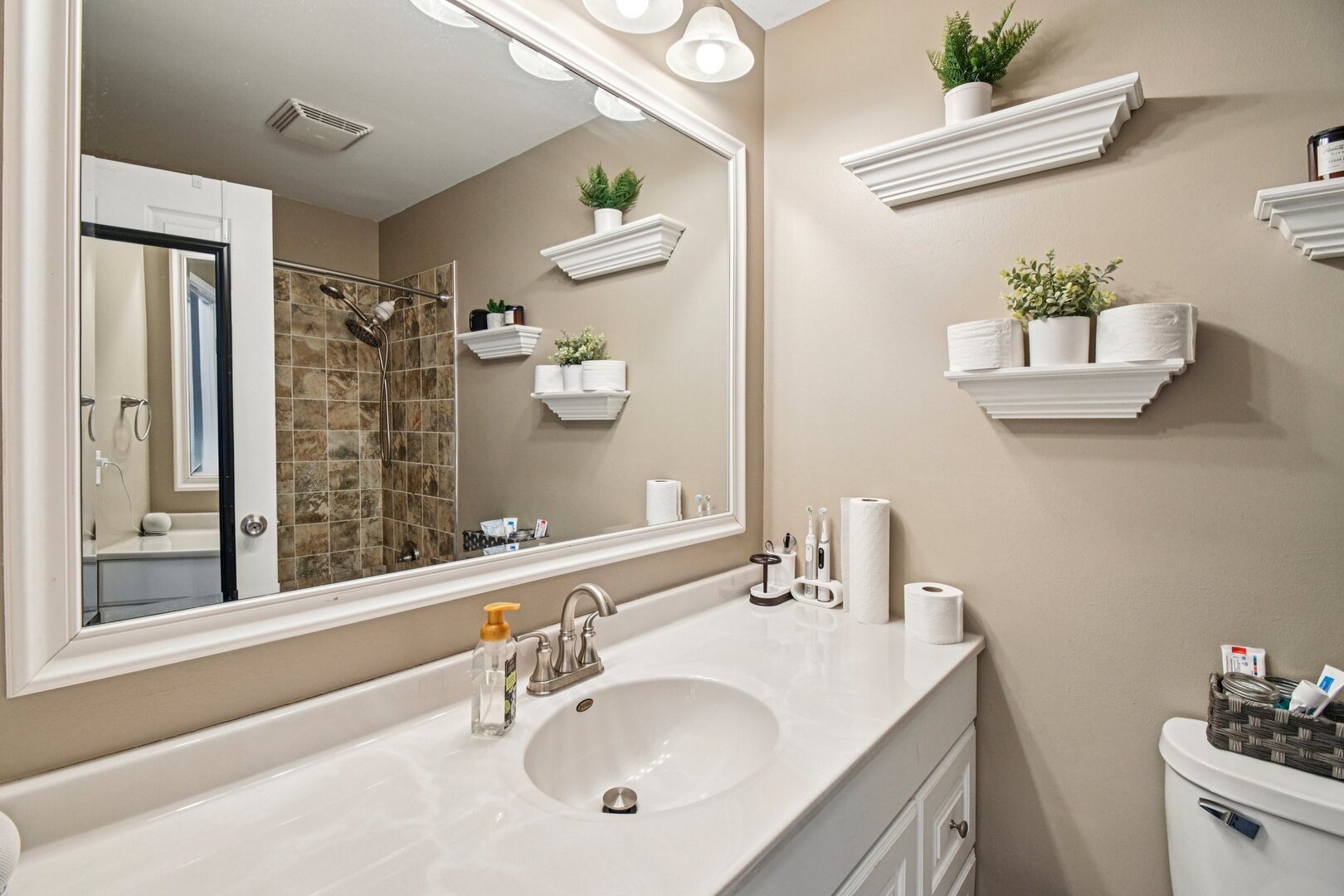 8338 Portsmouth Drive #B, Darien, IL 60561