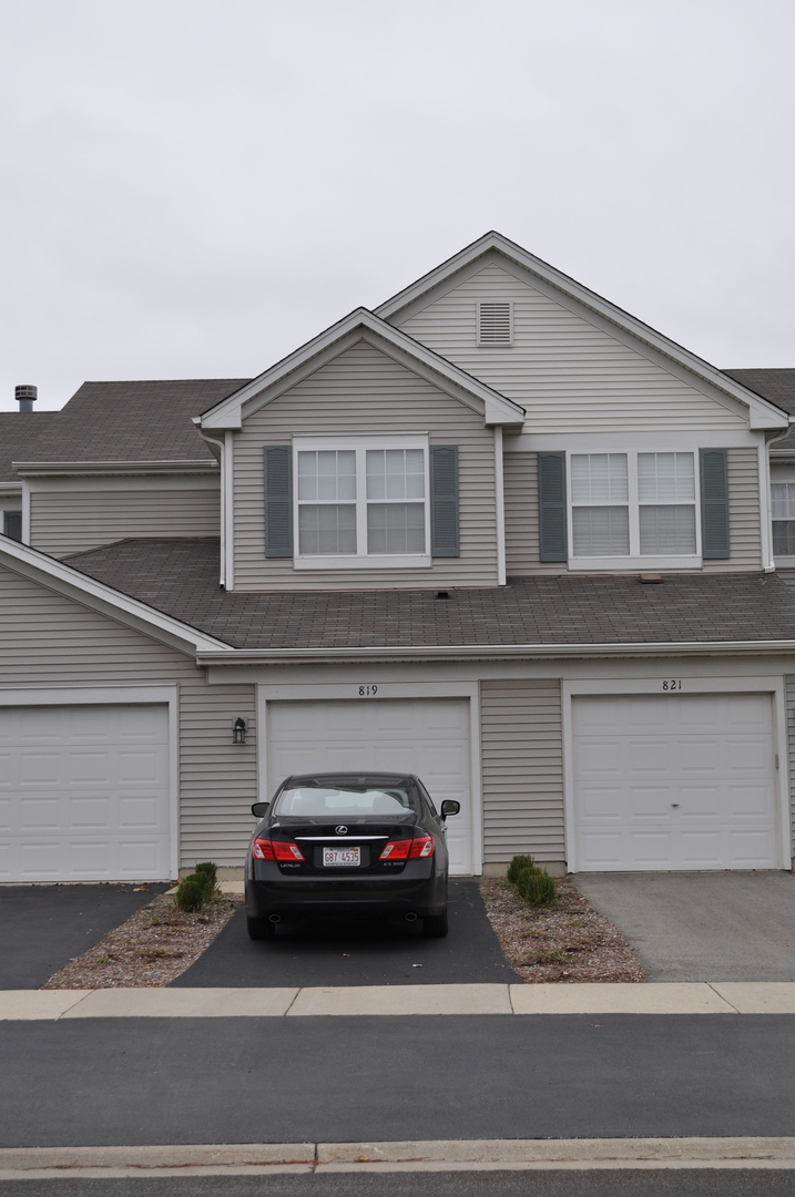 819 Genesee Drive, Naperville, IL 60563