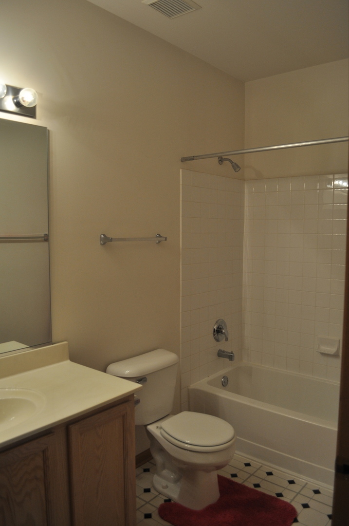 819 Genesee Drive, Naperville, IL 60563