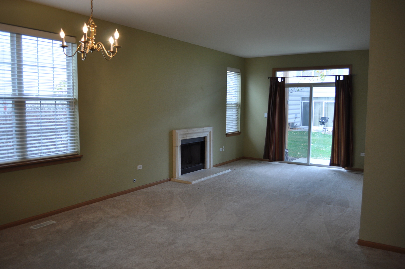 819 Genesee Drive, Naperville, IL 60563