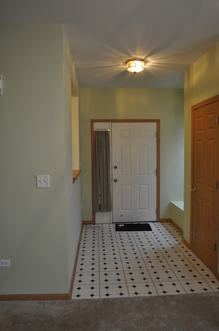 819 Genesee Drive, Naperville, IL 60563