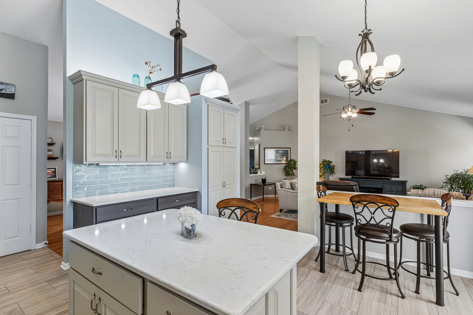 410 Middlebury Drive, Lake Villa, IL 60046