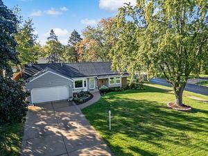 332 El Paso Lane, Carol Stream, IL 60188