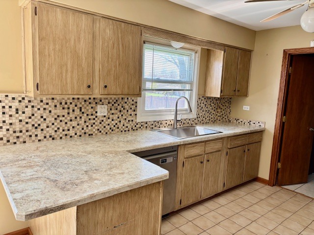 332 El Paso Lane, Carol Stream, IL 60188