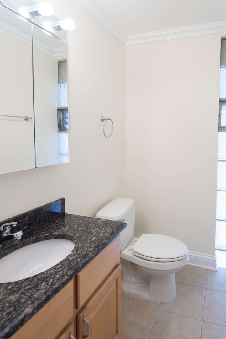 2206 S Goebbert Road #404, Arlington Heights, IL 60005