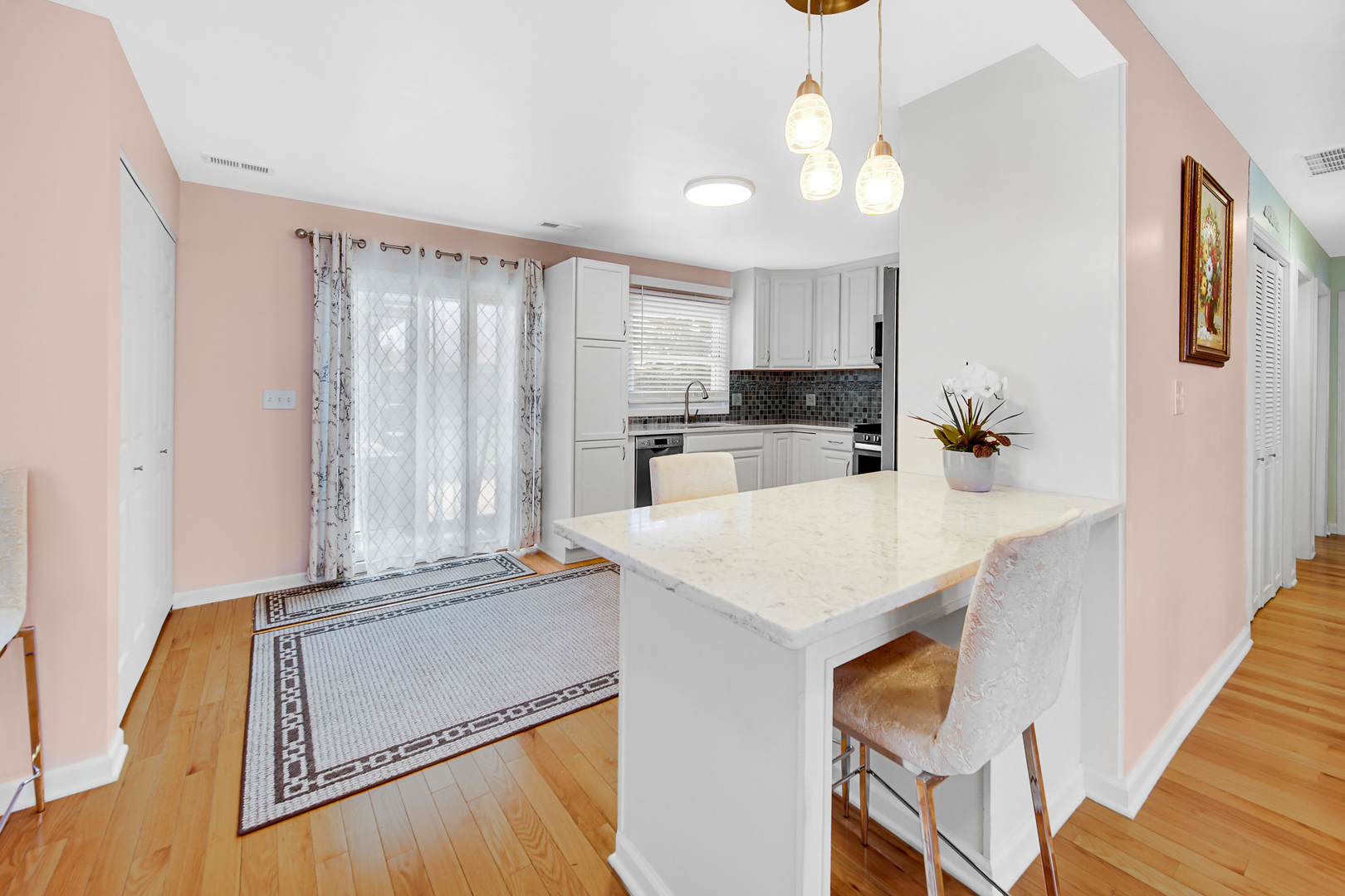 327 N Pershing Avenue, Mundelein, IL 60060