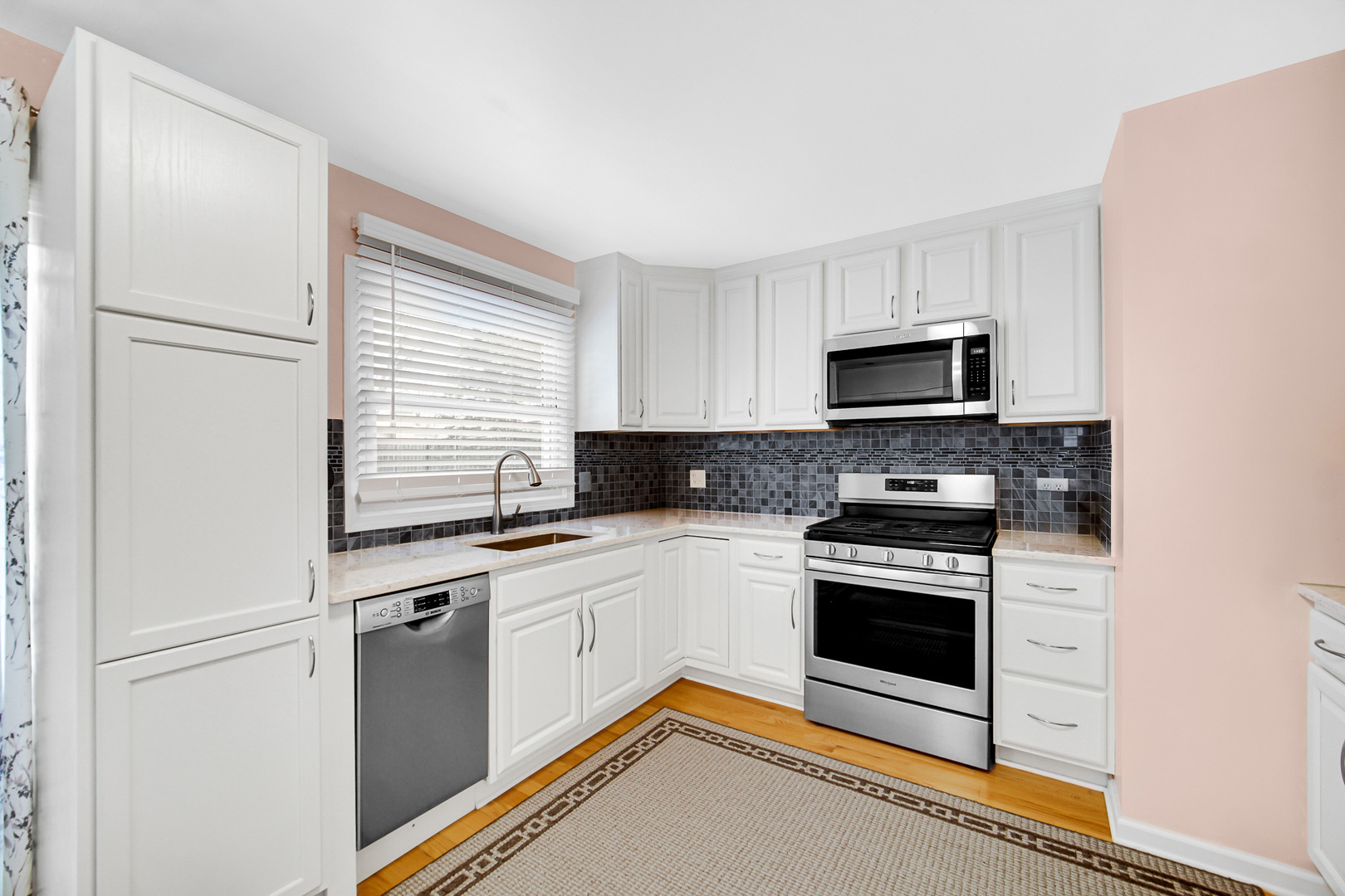 327 N Pershing Avenue, Mundelein, IL 60060