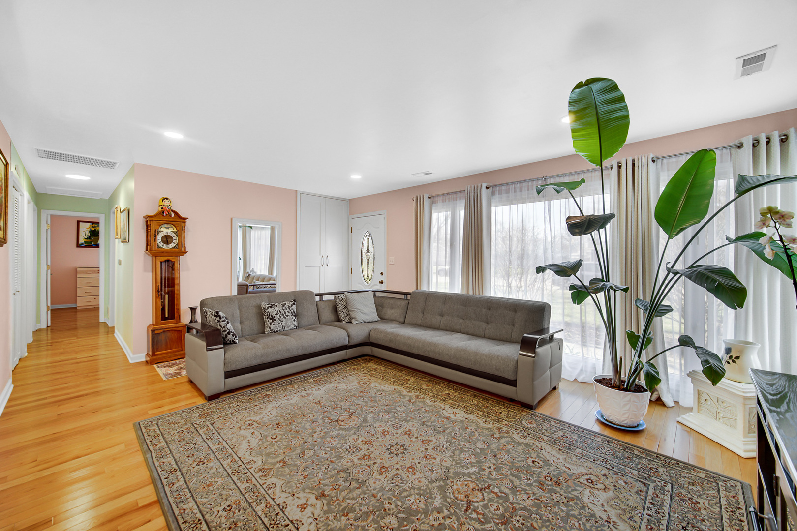 327 N Pershing Avenue, Mundelein, IL 60060