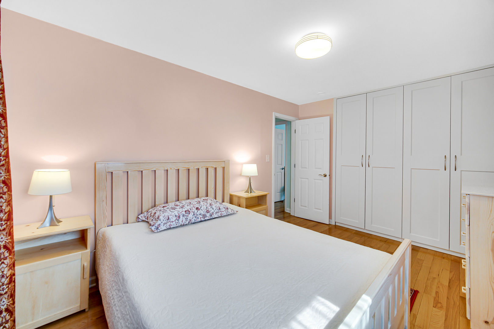 327 N Pershing Avenue, Mundelein, IL 60060