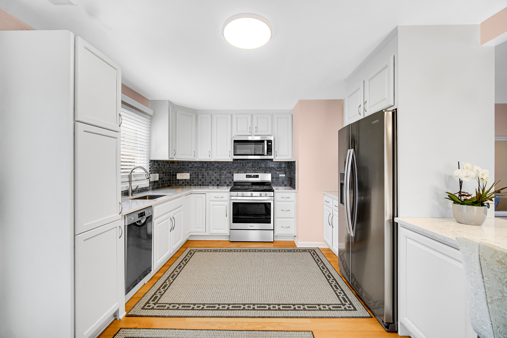 327 N Pershing Avenue, Mundelein, IL 60060