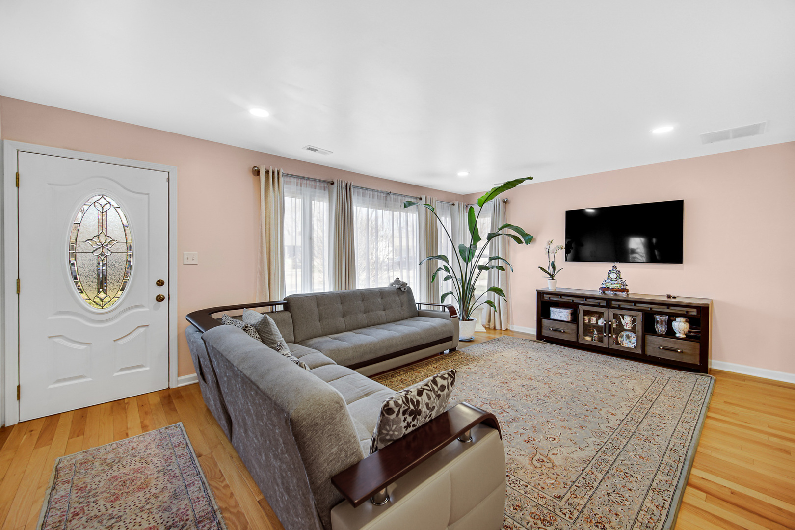 327 N Pershing Avenue, Mundelein, IL 60060