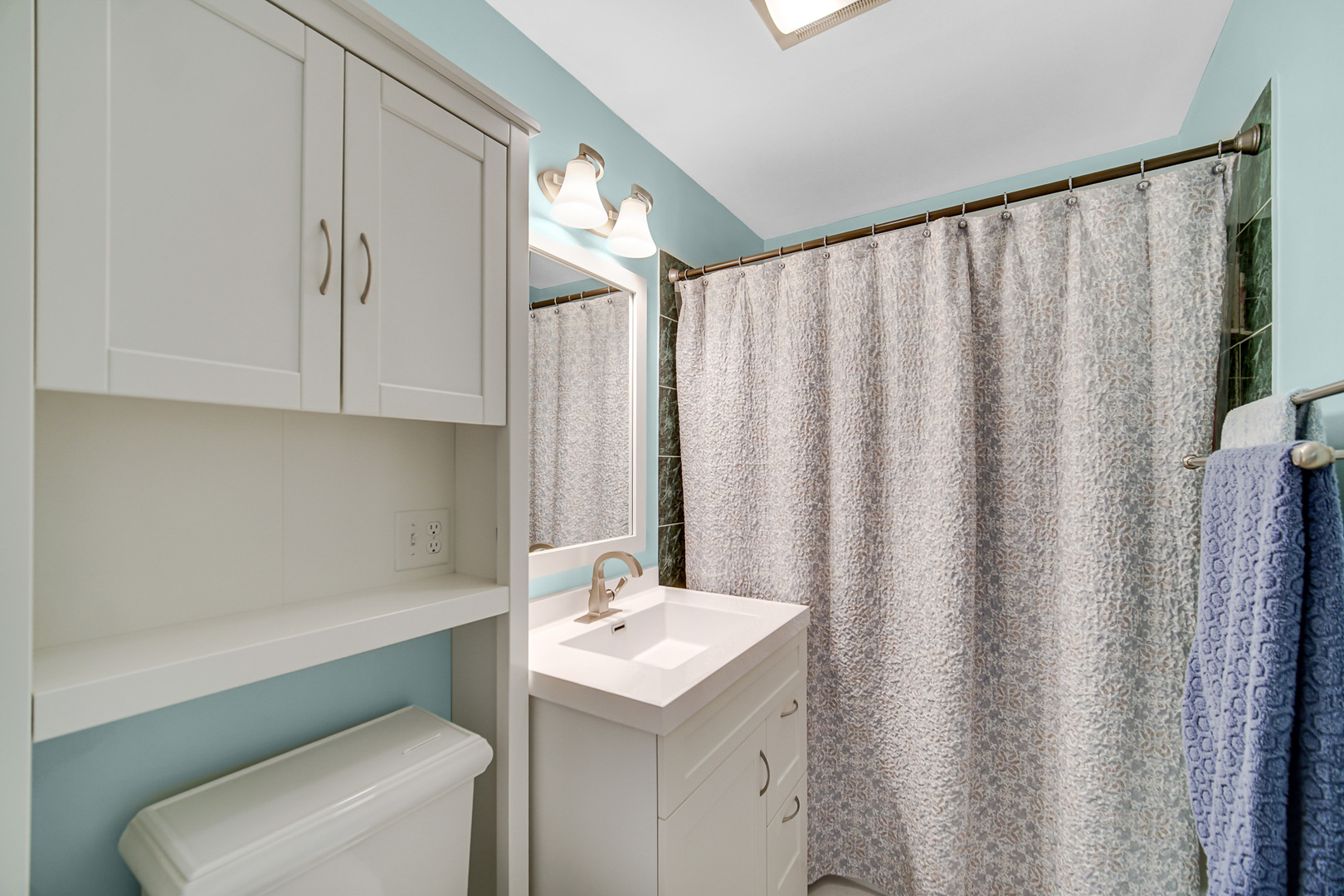 327 N Pershing Avenue, Mundelein, IL 60060