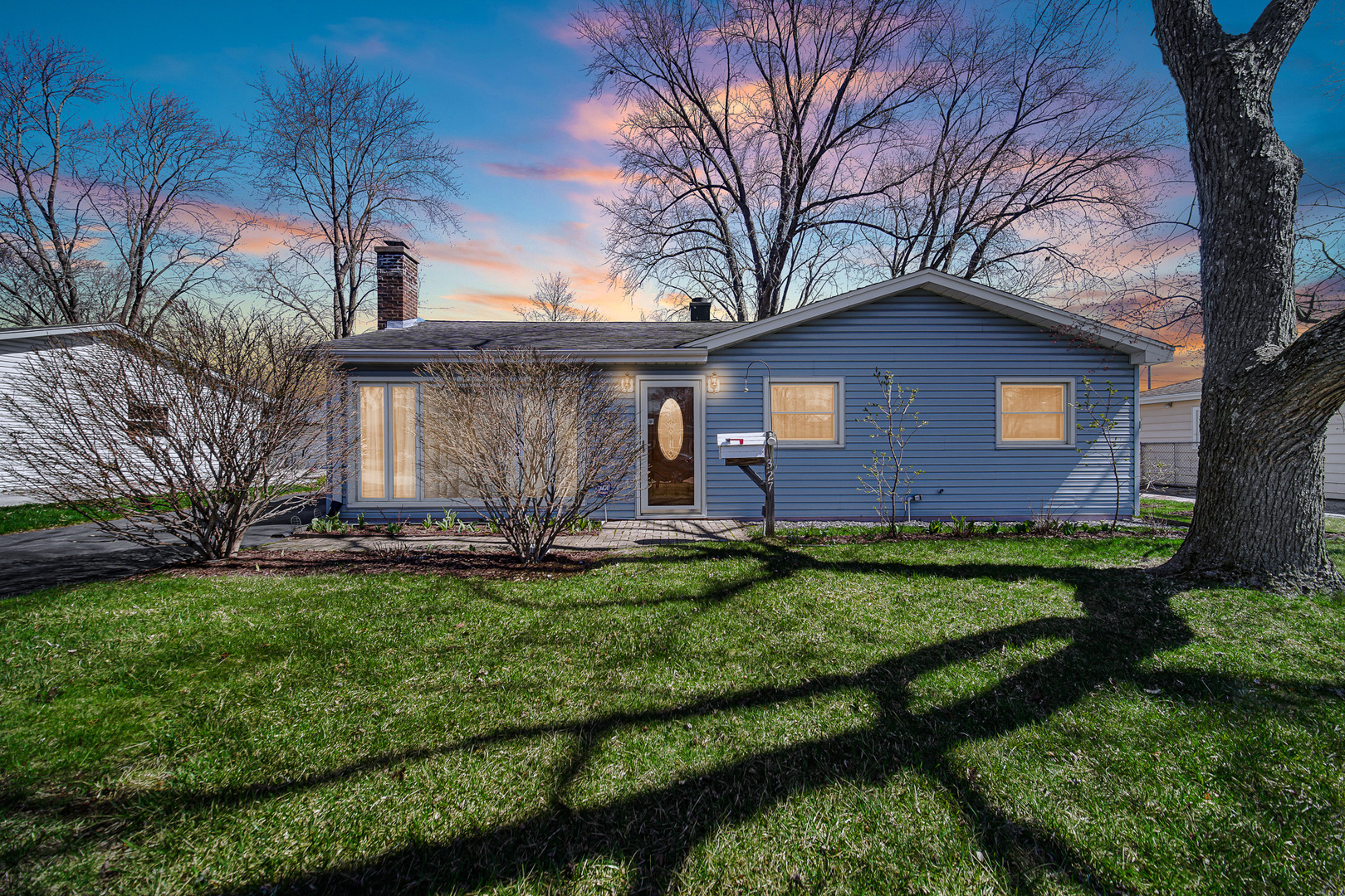 327 N Pershing Avenue, Mundelein, IL 60060