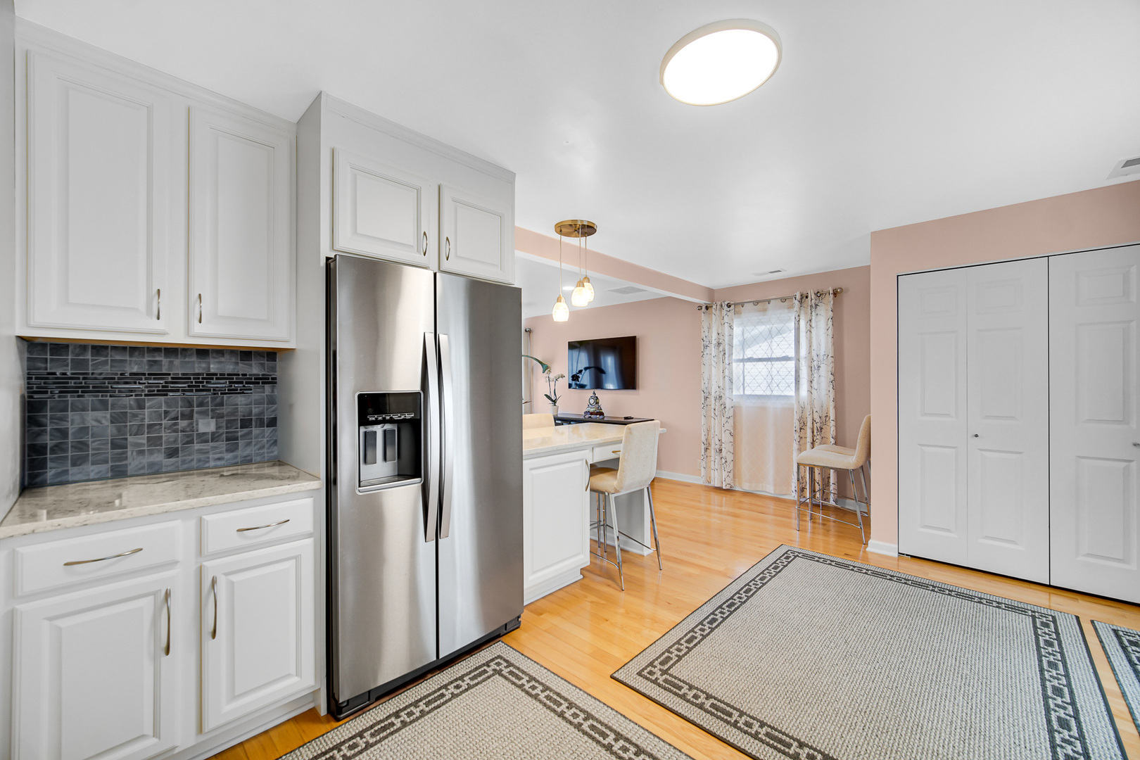 327 N Pershing Avenue, Mundelein, IL 60060