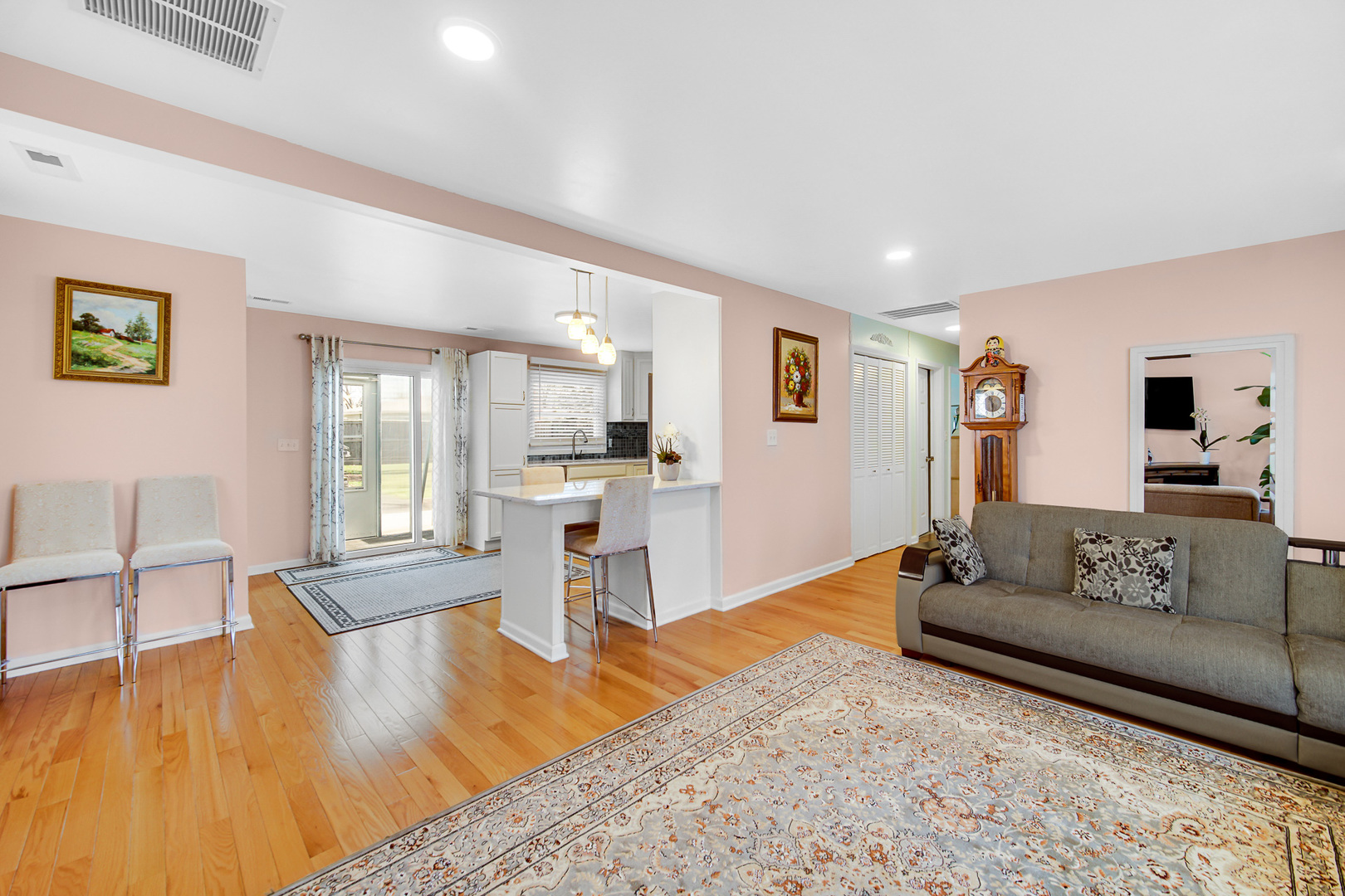 327 N Pershing Avenue, Mundelein, IL 60060