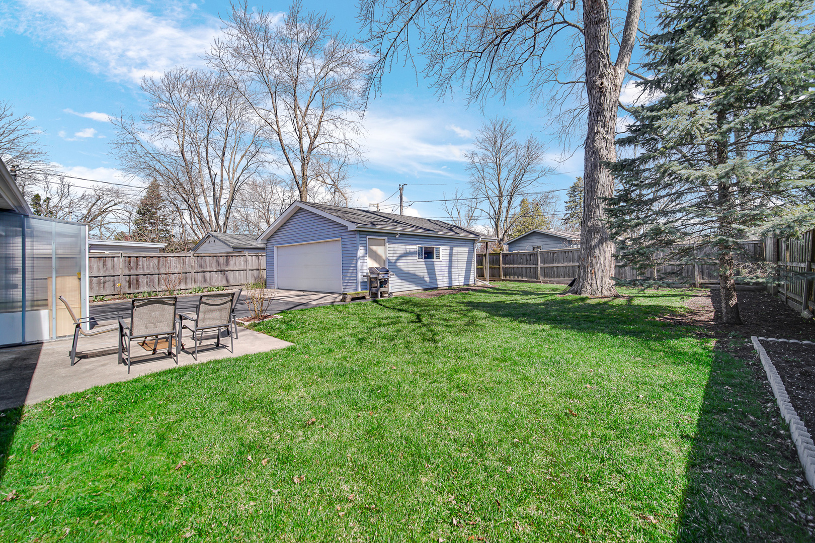 327 N Pershing Avenue, Mundelein, IL 60060