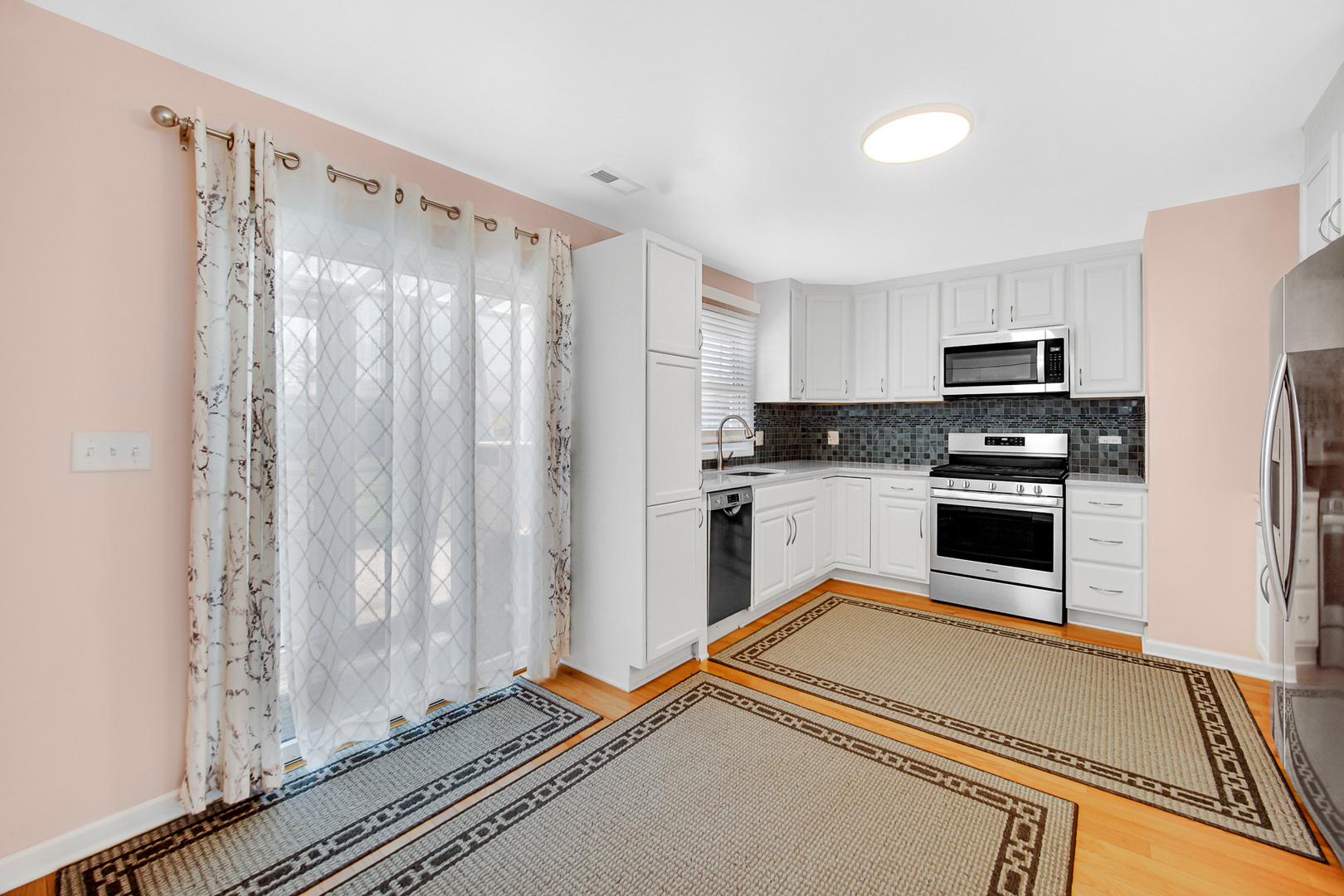 327 N Pershing Avenue, Mundelein, IL 60060