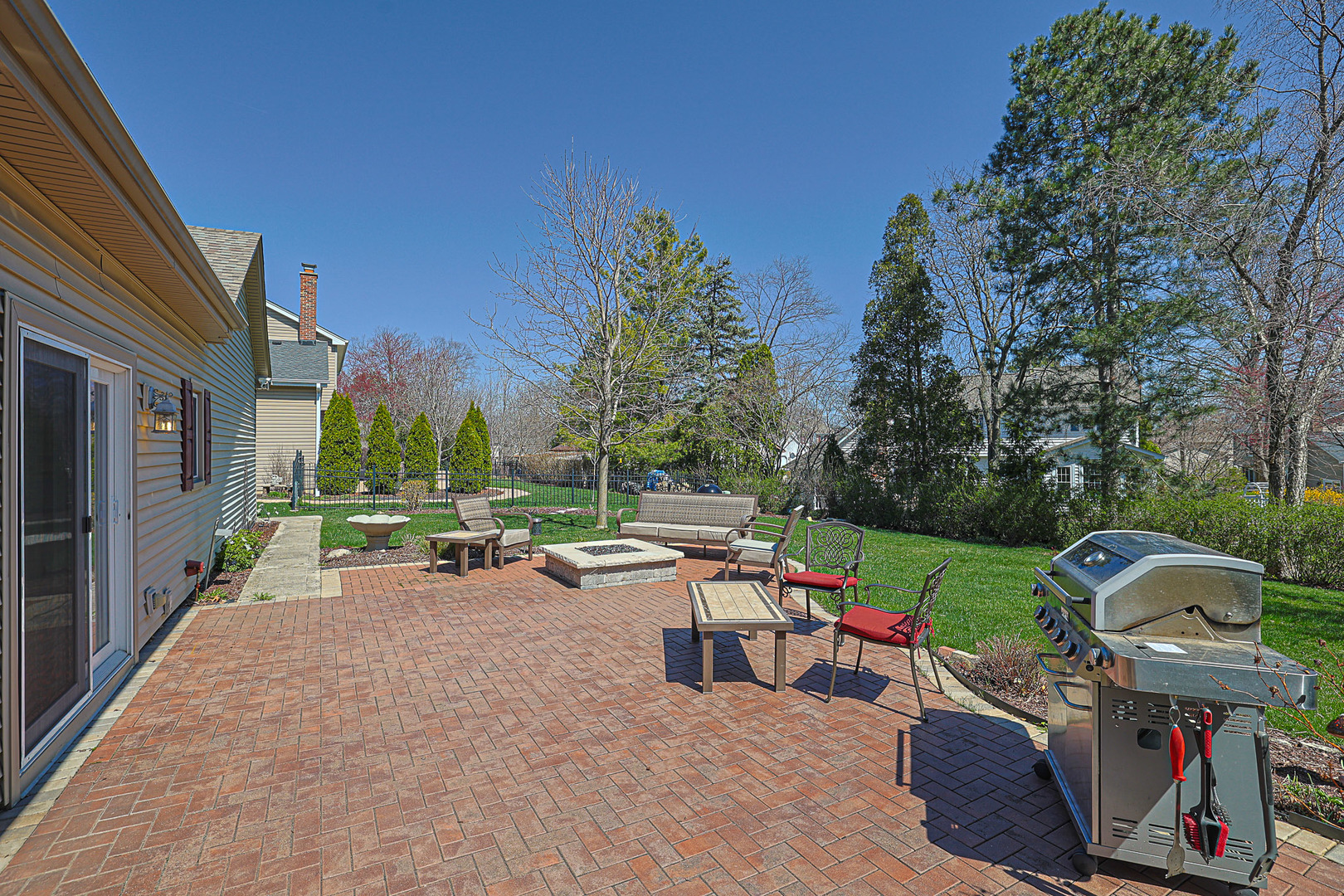 229 Tudor Lane, Schaumburg, IL 60193