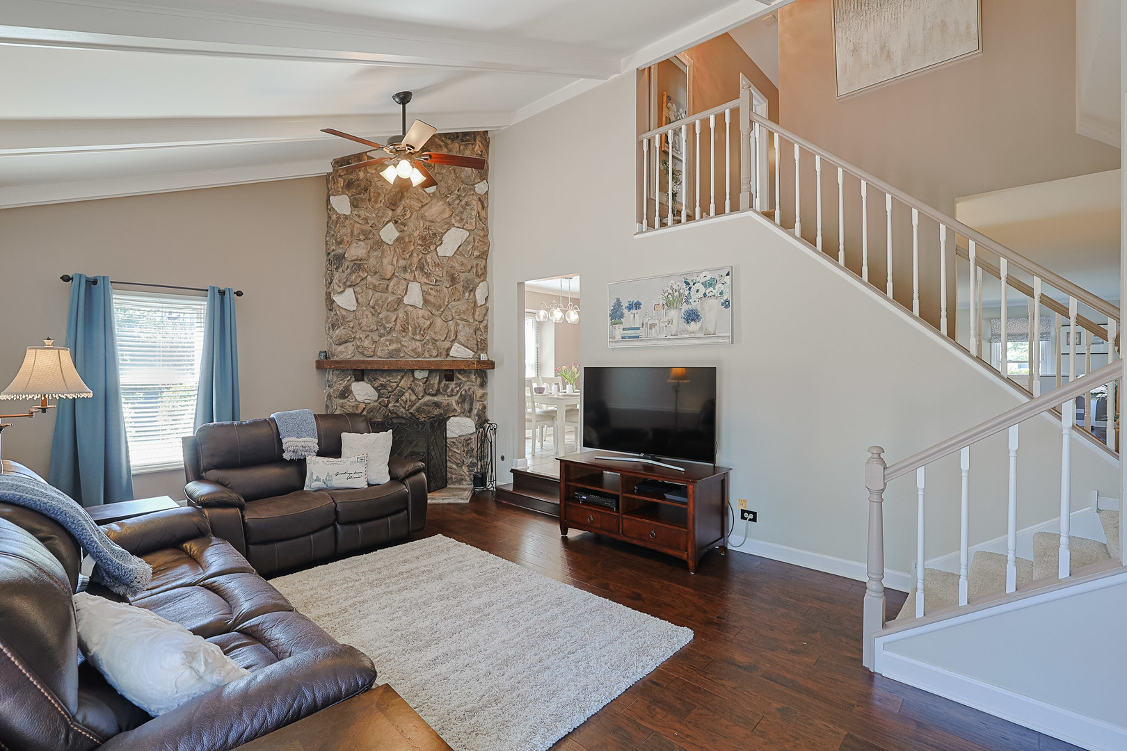 229 Tudor Lane, Schaumburg, IL 60193