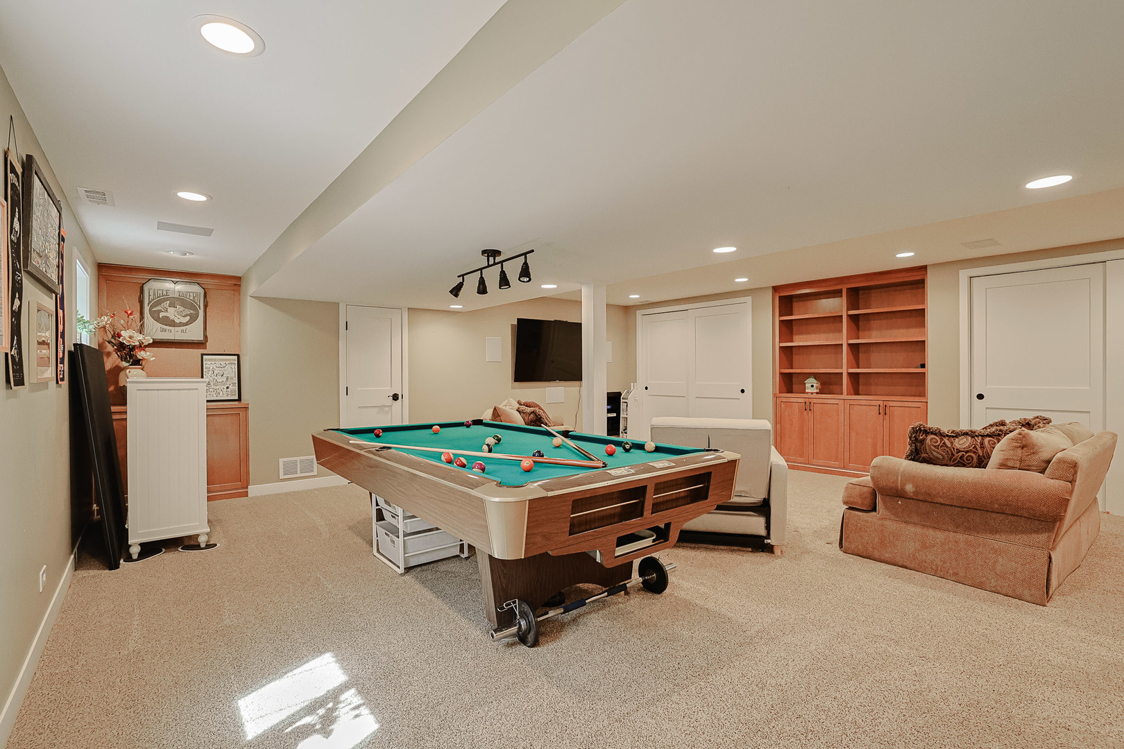 229 Tudor Lane, Schaumburg, IL 60193