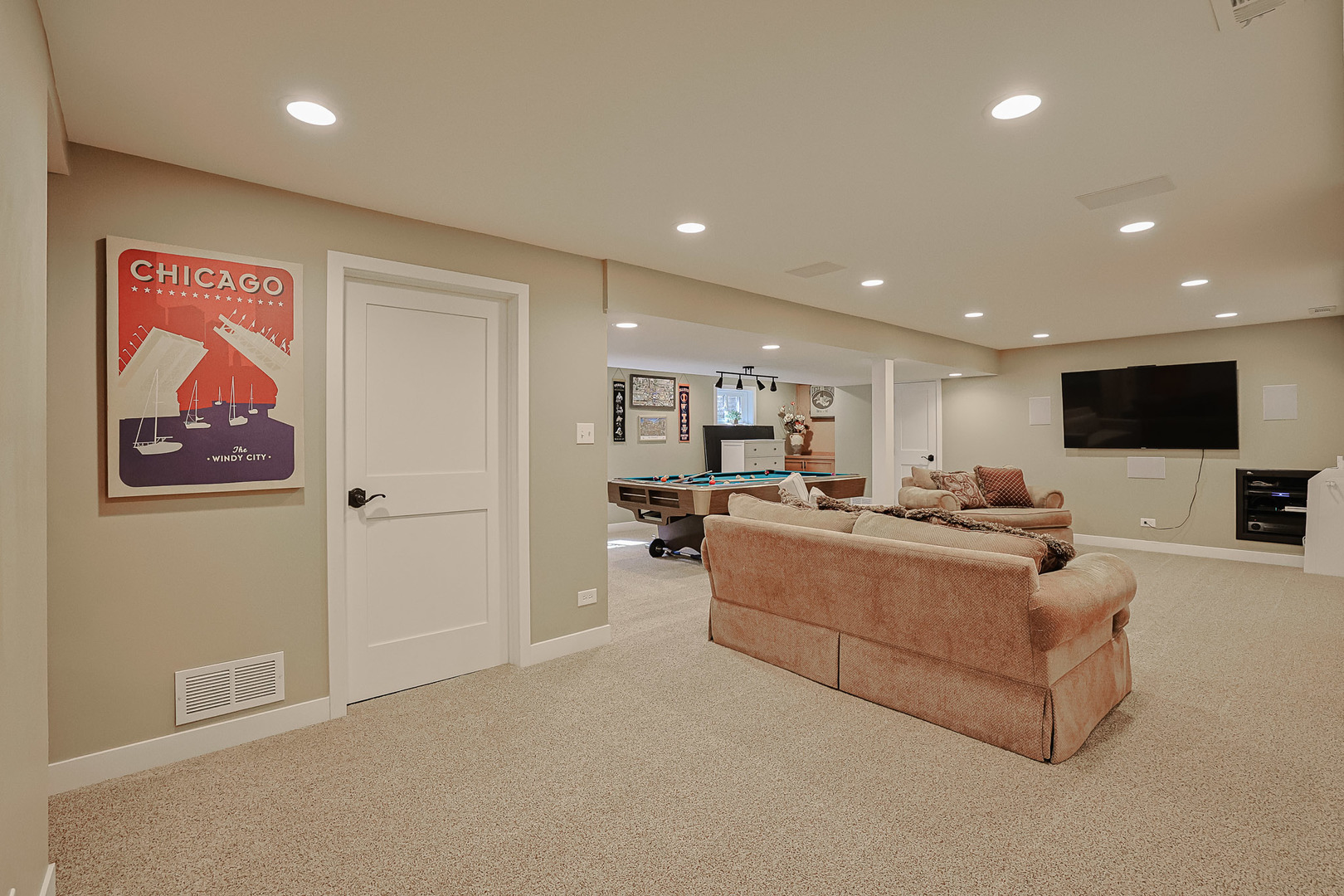 229 Tudor Lane, Schaumburg, IL 60193