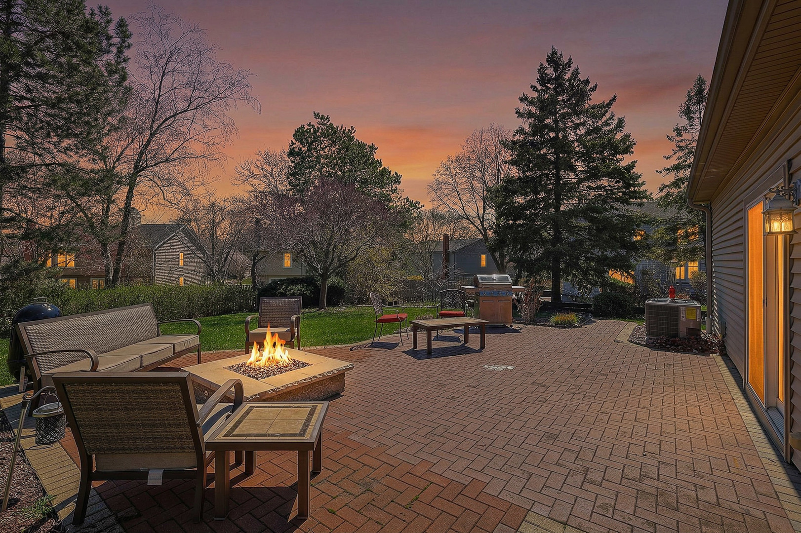 229 Tudor Lane, Schaumburg, IL 60193