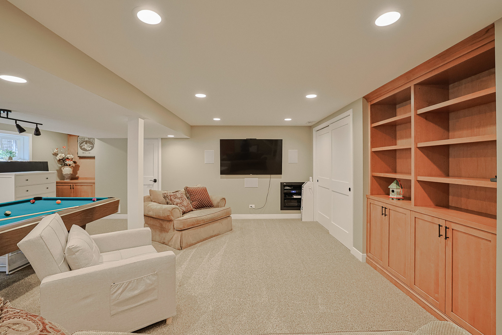 229 Tudor Lane, Schaumburg, IL 60193