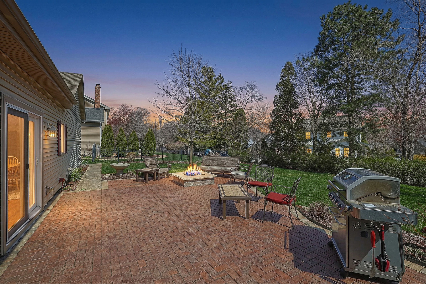 229 Tudor Lane, Schaumburg, IL 60193