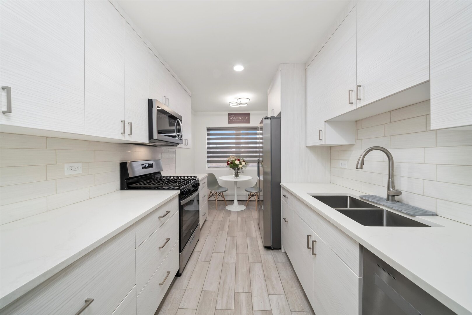 415 S Maple Avenue #202, Oak Park, IL 60302