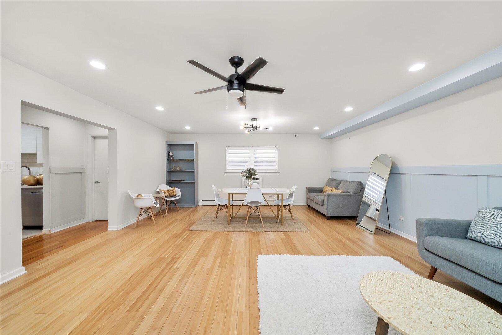 415 S Maple Avenue #202, Oak Park, IL 60302