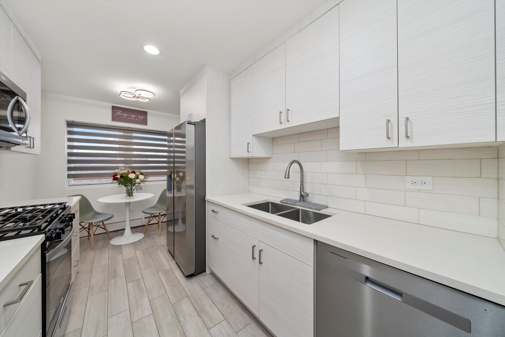 415 S Maple Avenue #202, Oak Park, IL 60302