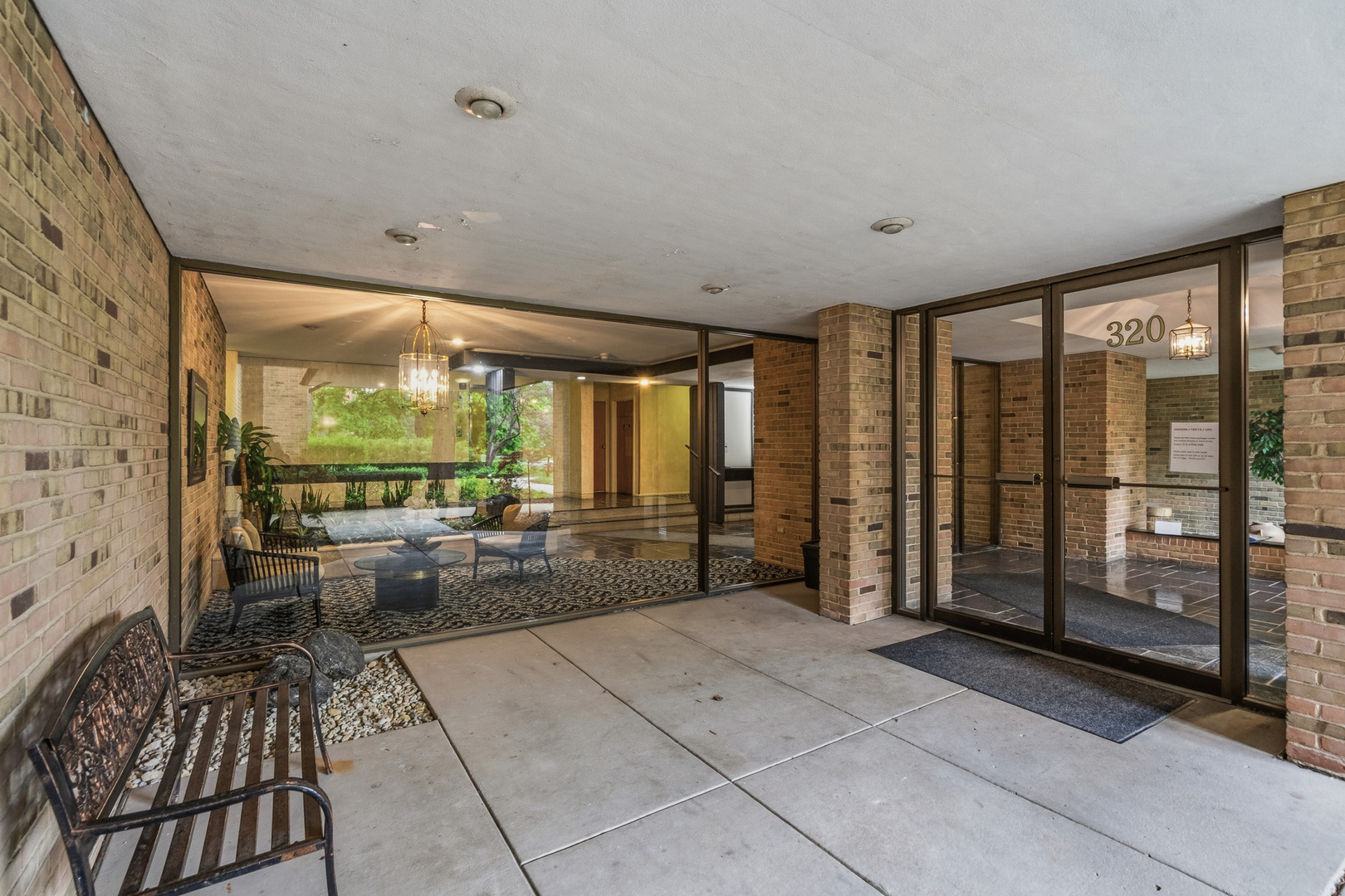 320 Claymoor Road #1C, Hinsdale, IL 60521