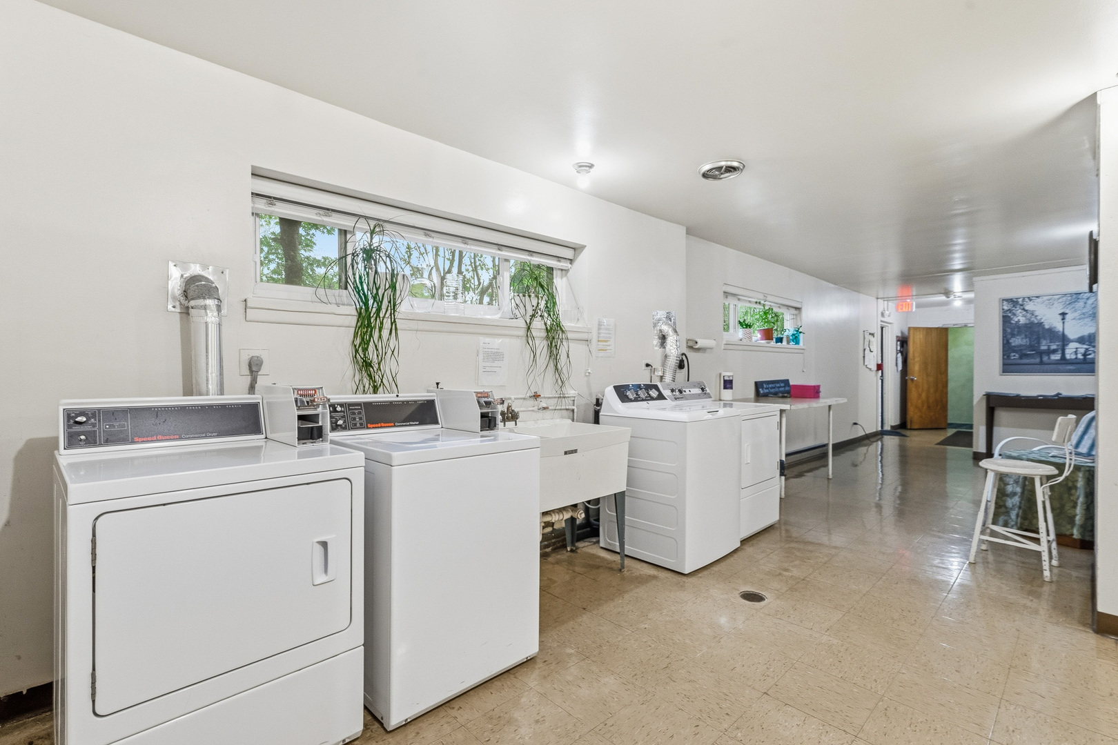 320 Claymoor Road #1C, Hinsdale, IL 60521