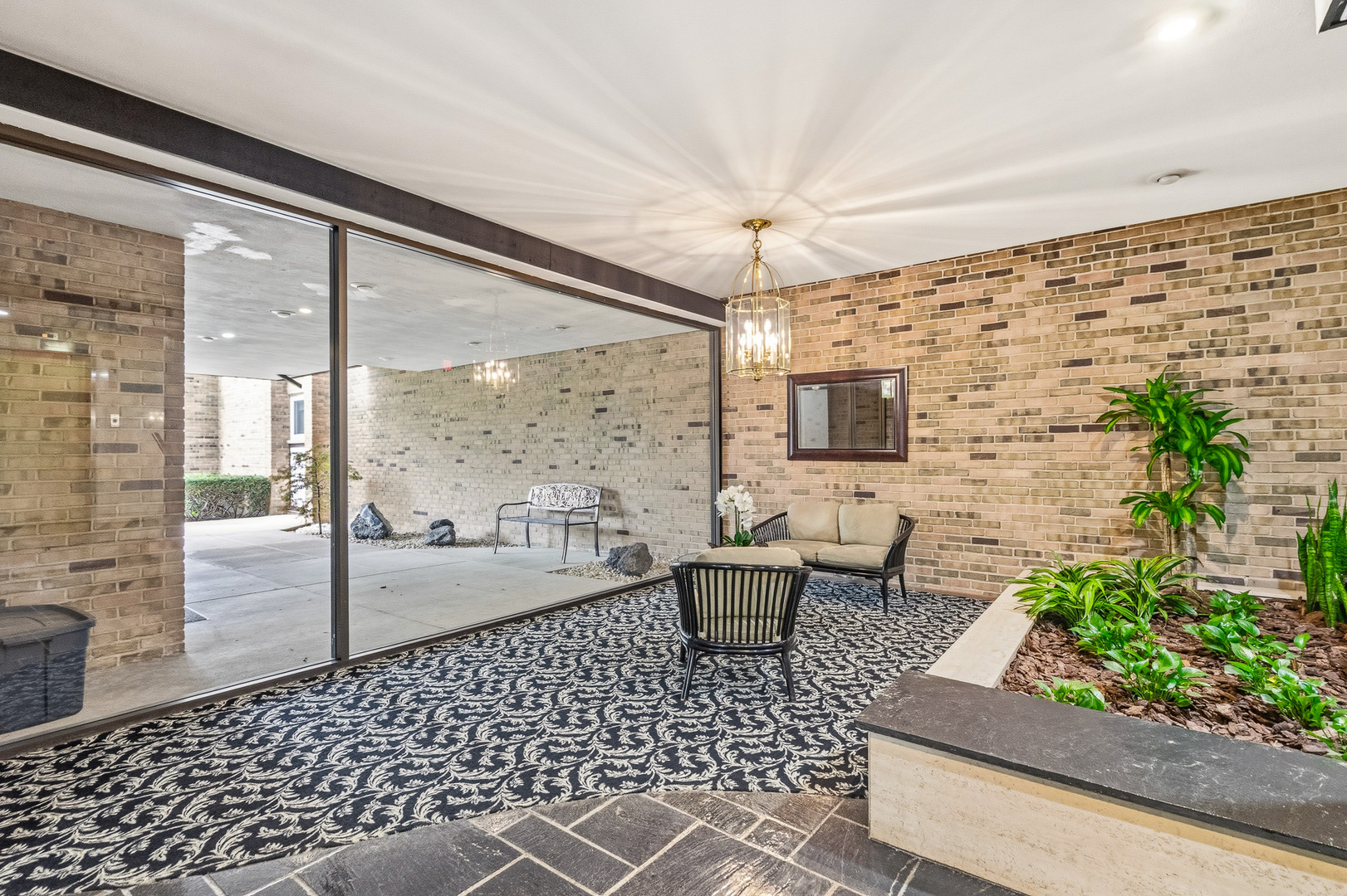 320 Claymoor Road #1C, Hinsdale, IL 60521