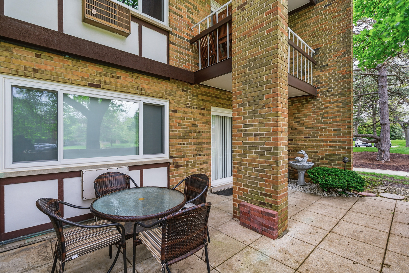 320 Claymoor Road #1C, Hinsdale, IL 60521