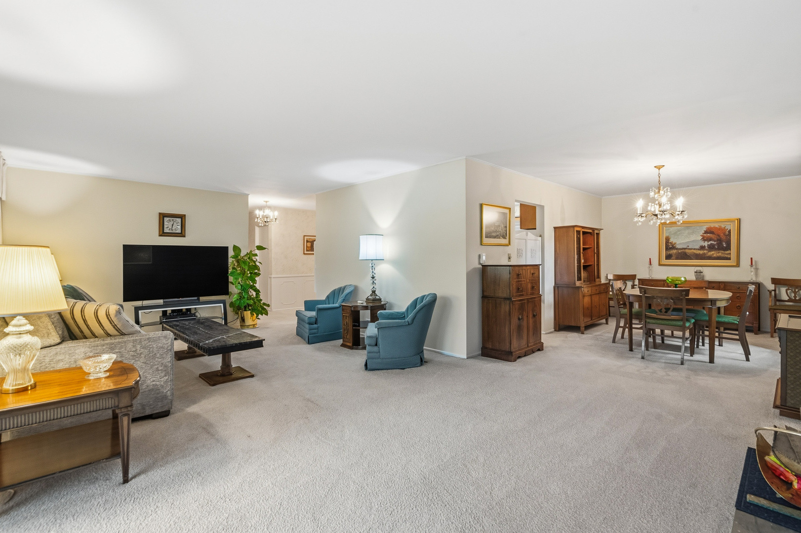 320 Claymoor Road #1C, Hinsdale, IL 60521